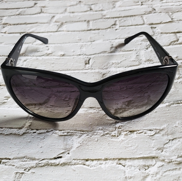 NWOT Guess Polarized Designer Sunglasses w/ Hard Case - Picture 3 of 11